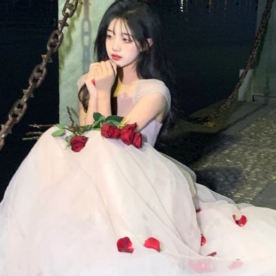 念旧的人总是活的像个拾荒者(让人一见钟情的氛围感女生头像)图7