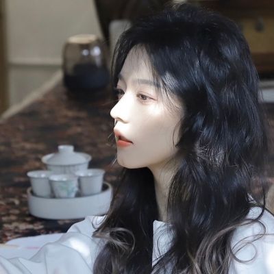 念旧的人总是活的像个拾荒者(让人一见钟情的氛围感女生头像)图8