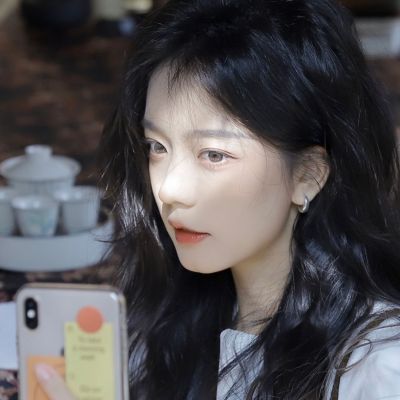 念旧的人总是活的像个拾荒者(让人一见钟情的氛围感女生头像)图9