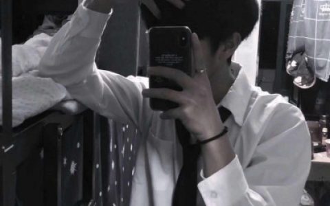 生活有点丧尤其在夜晚(手机控头像男生霸气冷酷)