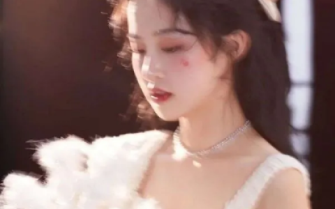 寻找一个像你的人后来发现自己最像你(甜美的新年好看的女生头像)