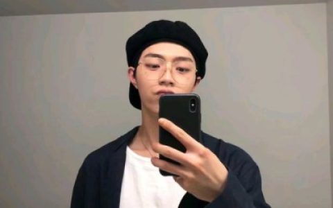 我们都怕寂寞我们都想解脱(男生头像伤感帅气)