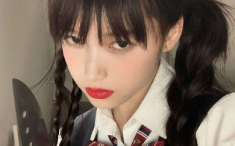 世界熙熙攘攘适合独来独往(阳光甜美又很舒心的女孩头像)