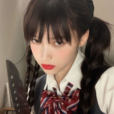 世界熙熙攘攘适合独来独往(阳光甜美又很舒心的女孩头像)