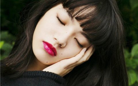 爱一个人不是在一起(日系齐刘海女生气质头像精选)