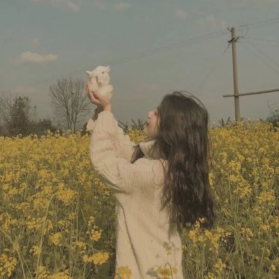 太阳温暖早起的人月亮陪伴熬夜的人(意境又很有故事感的好看女生头像)