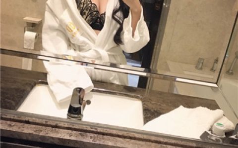 在我眼里你最珍贵最妩媚(时尚好看的女生头像有点性感)