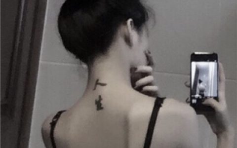 拿苹果手机拍照的女生头像(女生手机控挡脸霸气高清头像)