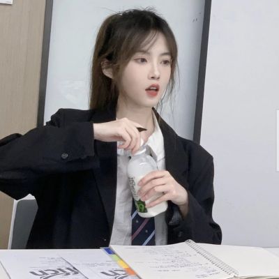 我始终还是等不来那种明目张胆的偏爱(很有质感的美女很有品位的唯美头像)