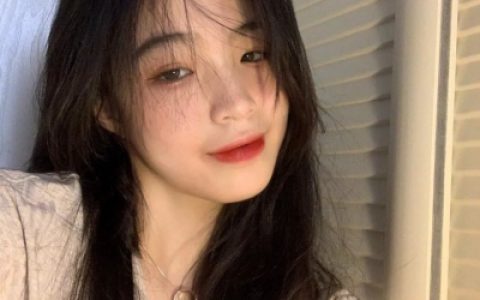 追赶你爱的男孩不如去接纳那个爱你的男孩​​​​(很治愈的很好看的ins女生头像大全)