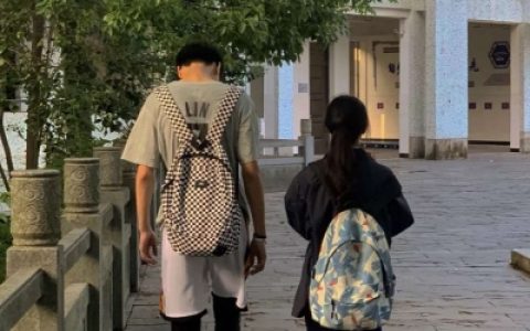 疼你不需任何理由(青春情侣头像幸福低调)