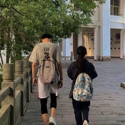 疼你不需任何理由(青春情侣头像幸福低调)
