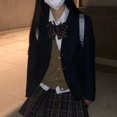 用心的等待很值得(ins风JK制服女生头像)