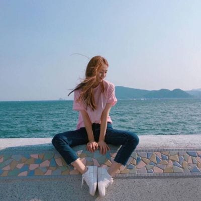 守候着我们的专属小甜蜜(好看女生头像唯美长发披肩图片)
