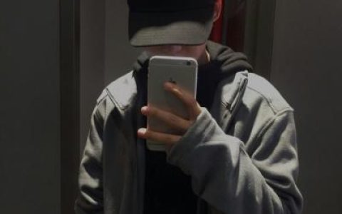爱情和钱我总要有一样吧(最流行的头像男帅气撩人)