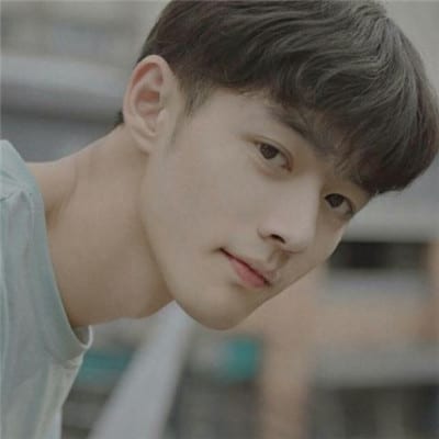 每天演好一个情绪稳定的成年人(最流行的头像男生帅气冷酷)