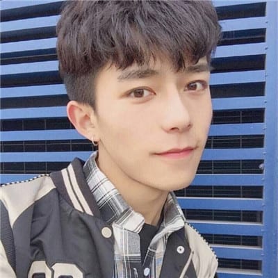 成年人的生活里没有容易二字(快手网红头像男生图片精选)