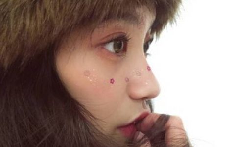 我爱的你有世界上最温暖的笑容(长发头像女生隐约图片大全)