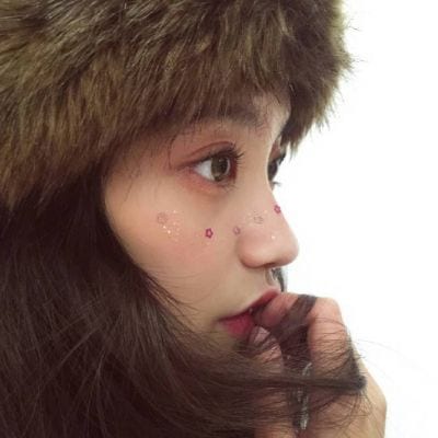 我爱的你有世界上最温暖的笑容(长发头像女生隐约图片大全)