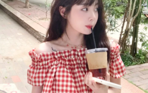 在我贫瘠的土地上你是最后的玫瑰(真人很有魅力女生抖阴头像)
