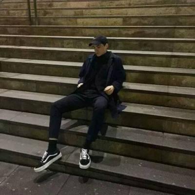 只是喜欢何必夸张成爱情(最潮抖阴头像男生头像霸气)