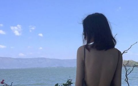等自己够成熟再去触碰爱情(90后女生头像孤独伤感背影)