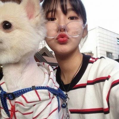 与我共度才不算辜负(年戴眼镜长发头像女生头像精选)