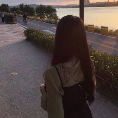 等自己够成熟再去触碰爱情(90后女生头像孤独伤感背影)图1 等自己够成熟再去触碰爱情(90后女生头像孤独伤感背影)图1