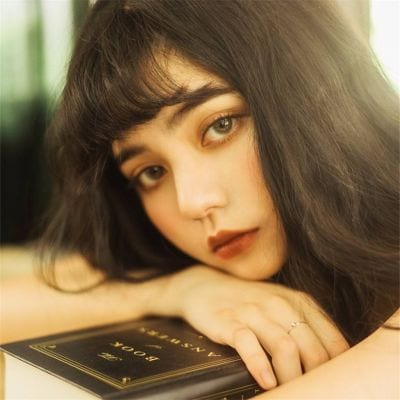 心甘情愿这个词卑微又勇敢(伤感女生头像最新)