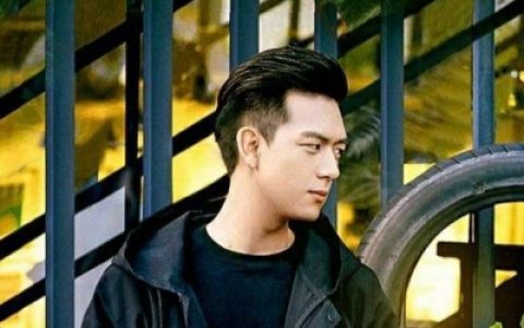 佟年韩商言情侣头像一男一女(亲爱的热爱的情侣头像一对)