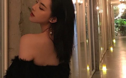生活总不是我以为的想象(性感骚气头像女生头像露肩膀)
