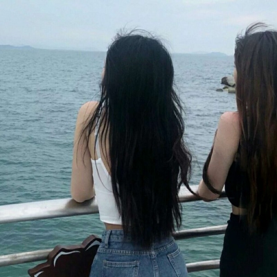 我不擅长挽留可偏偏这么多人要走(闺蜜双人真人头像一对两张)