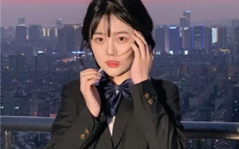 我是藏匿于这个世界偷偷喜欢你的小鬼(简单ins女生头像韩风)