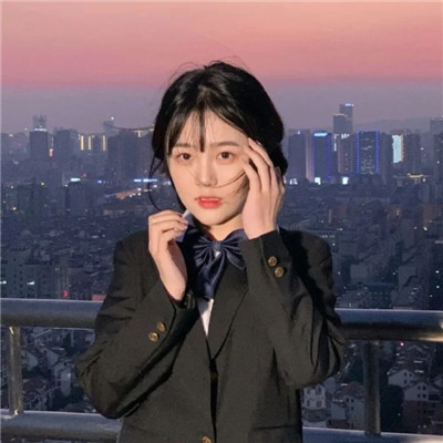 我是藏匿于这个世界偷偷喜欢你的小鬼(简单ins女生头像韩风)