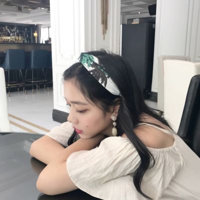 秘密多了心也就不快乐了(女生气质唯美头像陌陌高清大图)图8