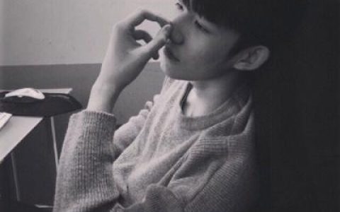 爱是一路艰辛一路仁义尽致(高冷帅气有点拽的黑白男生头像)