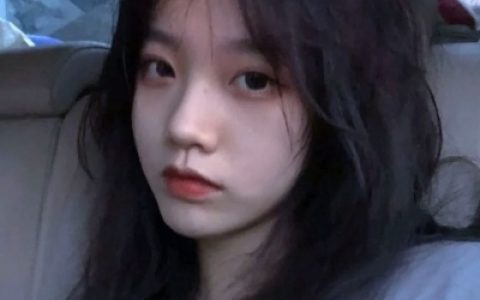 秋意当然的路上总是爱意弥漫(最清纯妩媚的过目不忘女生长发头像)