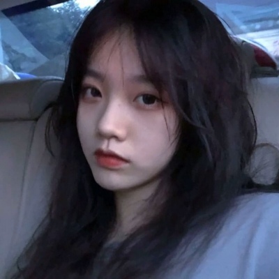 秋意当然的路上总是爱意弥漫(最清纯妩媚的过目不忘女生长发头像)