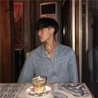 街角的霓虹灯晃了谁的眼睛(最新版男生超拽帅气头像)