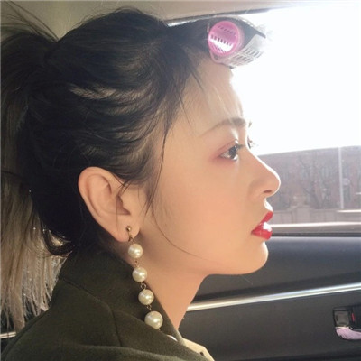 以后别喜欢他了好好喜欢我吧(气质长发女生头像伤感)