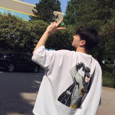 站好你的位置说你该说的话(夏季清爽干净的男生微博头像精选)