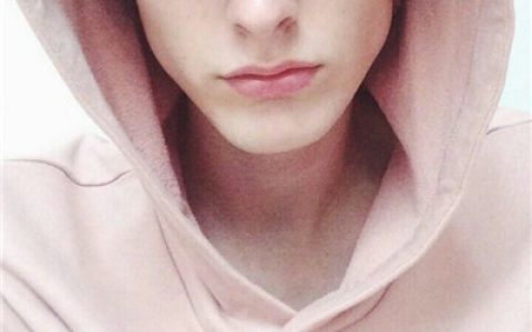 我在想你那你呢(欧美男生忧郁伤感头像)