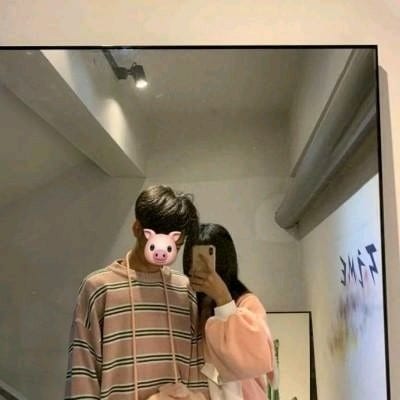 给你山盟海誓不如陪你春夏秋冬(最新好看的亲密情侣头像一人一张)