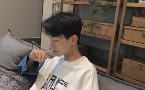 没有期待也不会有惊喜(阳光帅气超有范的男生抖阴头像)