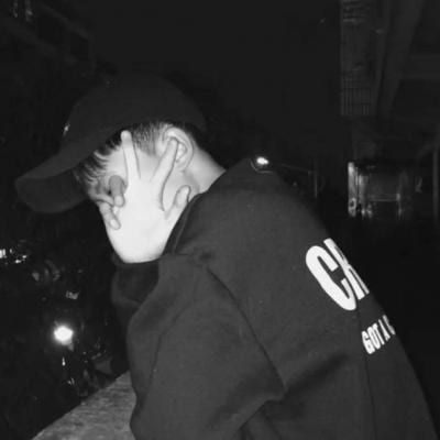 抑郁崩溃摇摇欲坠(超酷帅气男生yy头像大全)