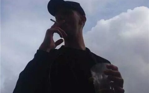 把心掏给你你却还嫌它血腥(男生阳光帅气头像大全)