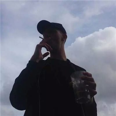 把心掏给你你却还嫌它血腥(男生阳光帅气头像大全)