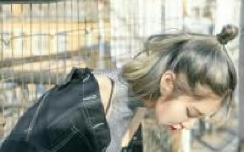 告诉自己不要哭泣(伤感忧郁气质的女生冷漠头像)