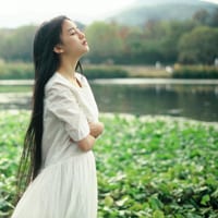 我花费了半生情长(唯美意境长裙女生头像)
