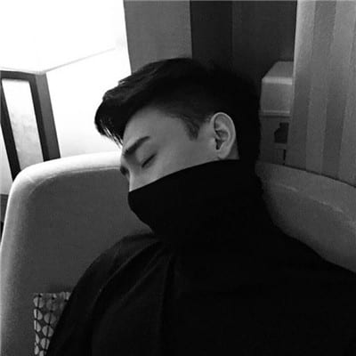 回忆烧成灰还是等不到结尾(男生颓废伤感黑白头像)